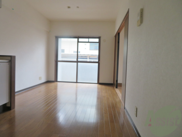 居室・リビング　明るい光が差し込む素敵なお部屋ですね～。