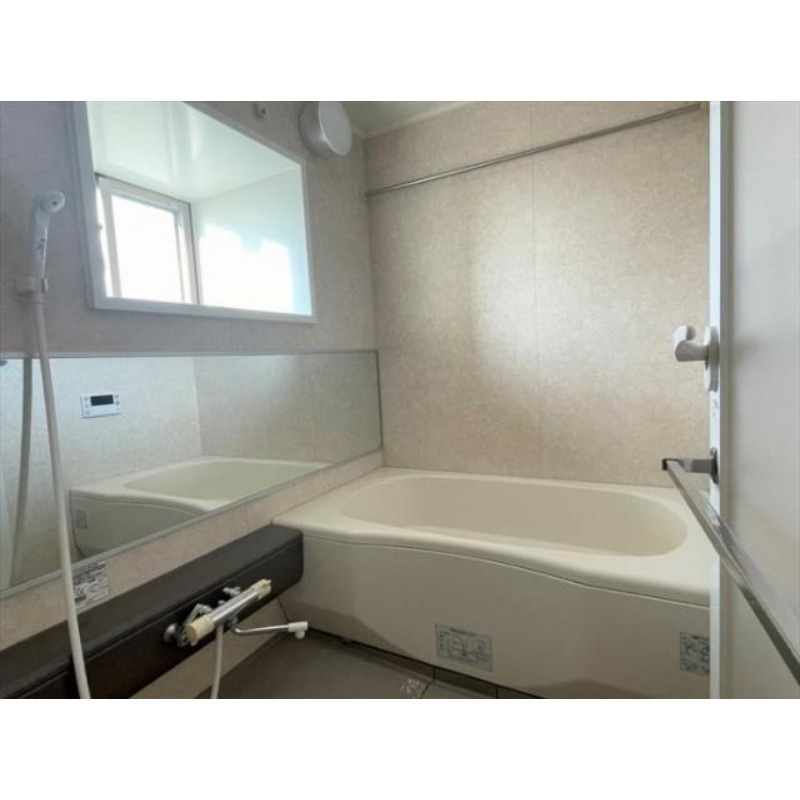 バス・シャワールーム　追い焚き機能付き♪