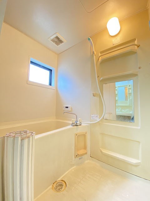 バス・シャワールーム　コンパクトで使いやすいお風呂です