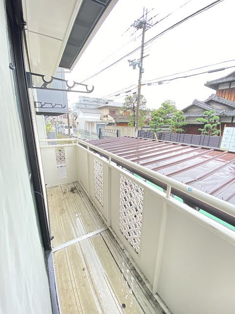 バルコニー　暖かな日差しのふりそそぐバルコニー