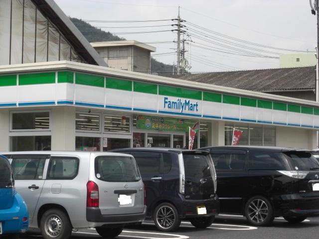 コンビニ　ファミリーマート・笠岡中央店（コンビニ）まで737m