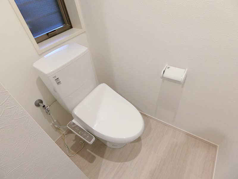 トイレ　別部屋の参考写真となります。