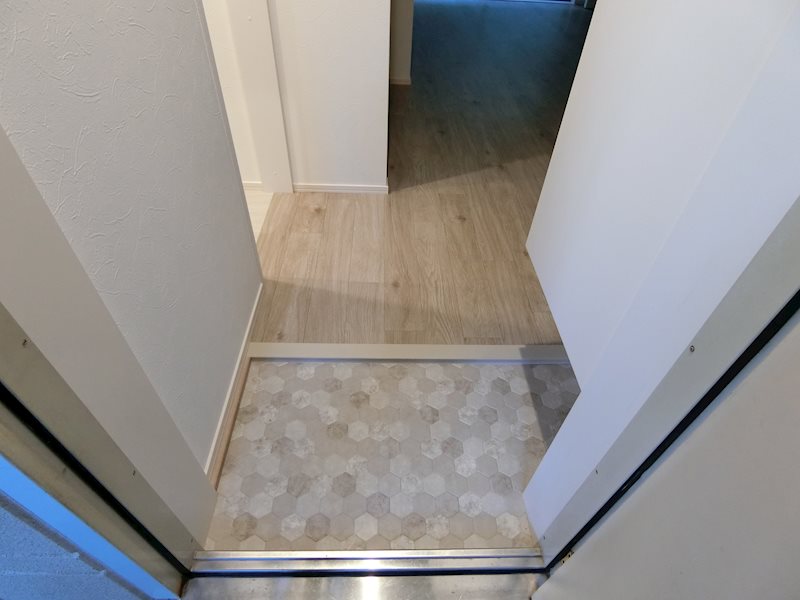 玄関　別部屋の参考写真となります。