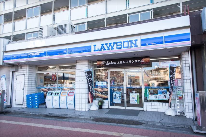 コンビニ　ローソン 西が丘三丁目店（コンビニ）まで550m
