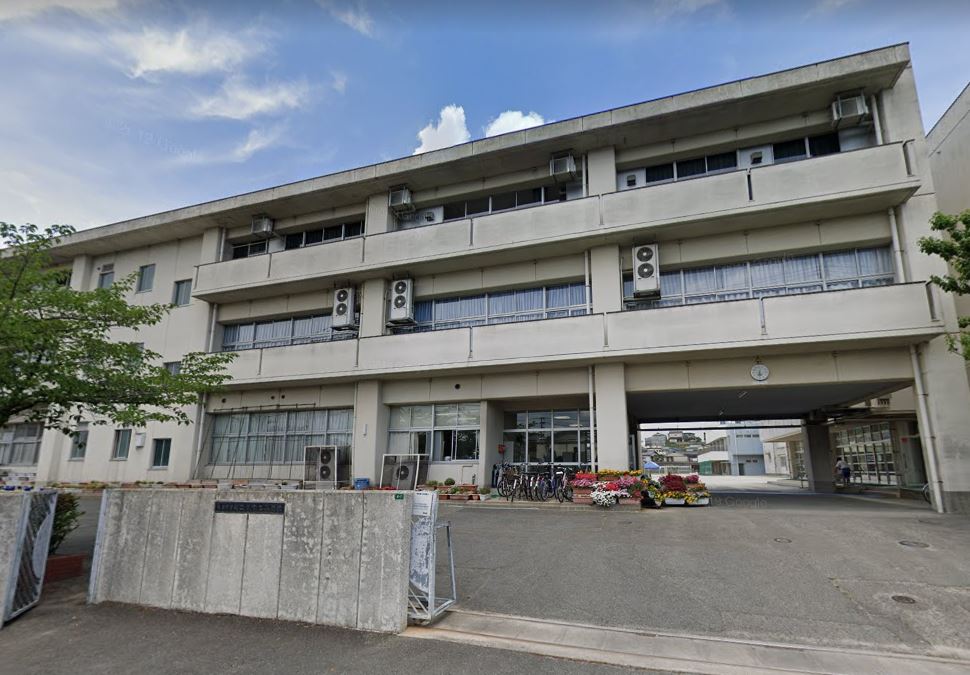 小学校　筑紫野市立二日市東小学校（小学校）まで720m