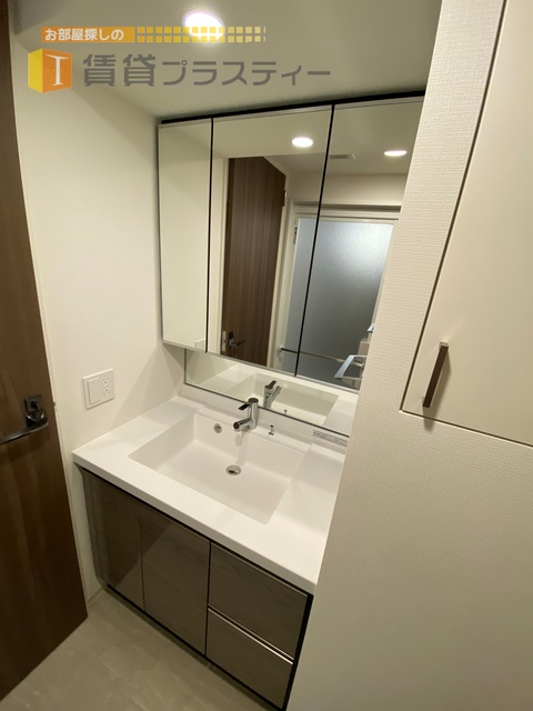 洗面設備　こんな洗面台、憧れでしたね。