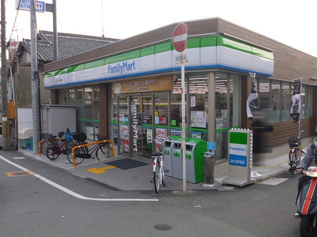 コンビニ　ファミリーマート 小浦下新庄駅前店（コンビニ）まで240m