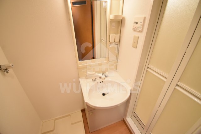 洗面設備　朝の支度にも助かる、独立の洗髪洗面化粧台