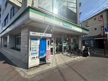 コンビニ　ファミリーマート　西川口東口店（コンビニ）まで440m