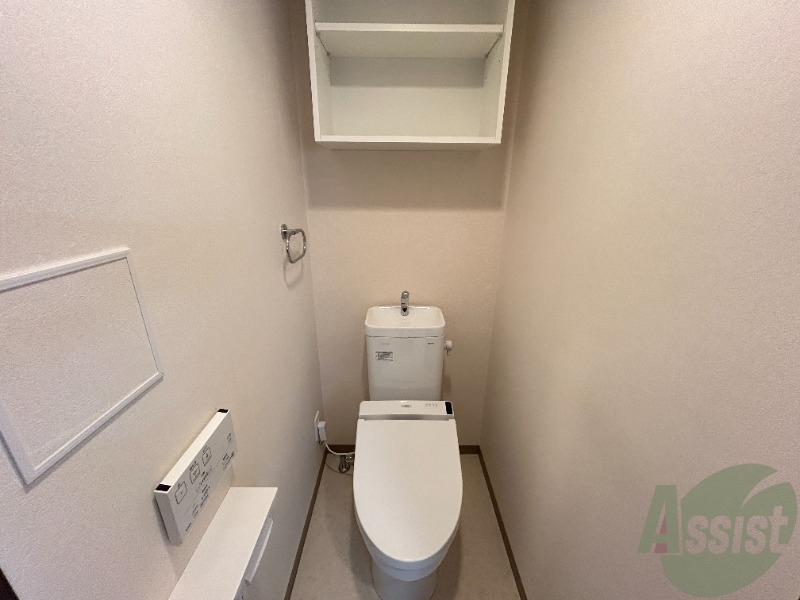 トイレ　トレイは嬉しいウォシュレット機能付きです。