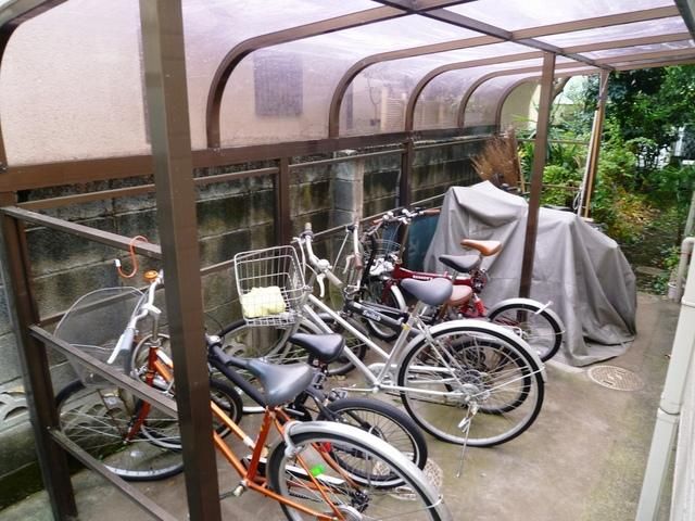 その他共有部分　★屋根付き駐輪場スペースです★