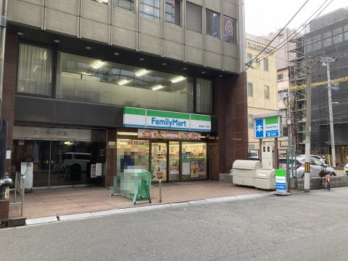 コンビニ　ファミリーマート 南船場三丁目店（コンビニ）まで103m