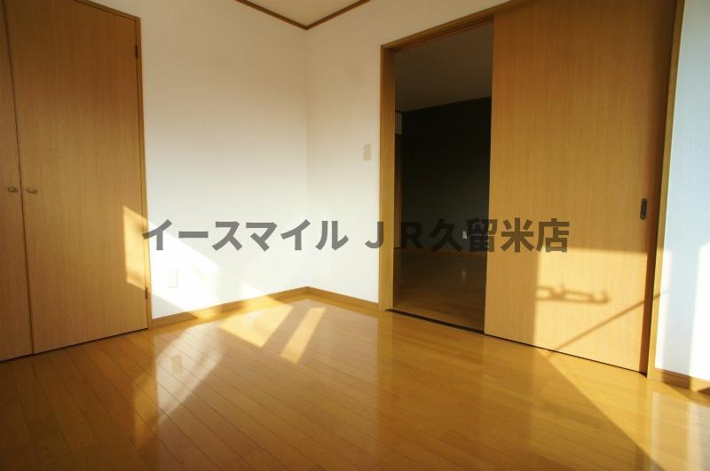 その他部屋・スペース　ソレイユ諏訪野の広くて明るい寝室