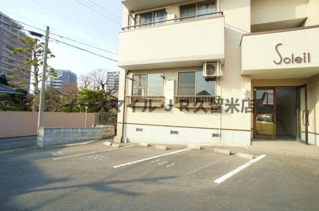 駐車場　ソレイユ諏訪野はカースペースがあります