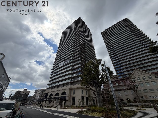 建物外観　駅前に立地