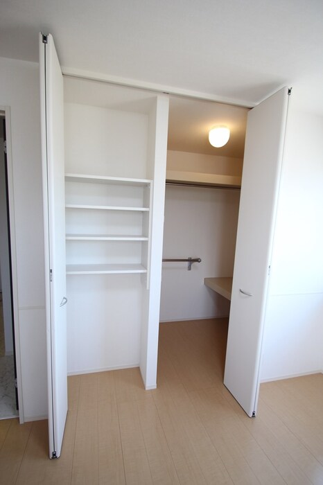 収納　※写真は201号室の物です