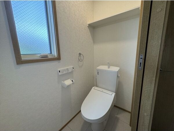 トイレ　同建物、別号室の写真です。