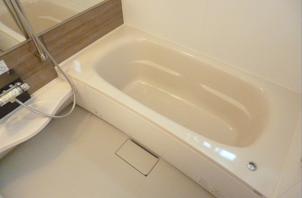 バス・シャワールーム　追い焚き付きで足を伸ばすことができる広いお風呂(^O^)
