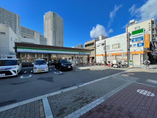コンビニ　ファミリーマート（コンビニ）まで108m