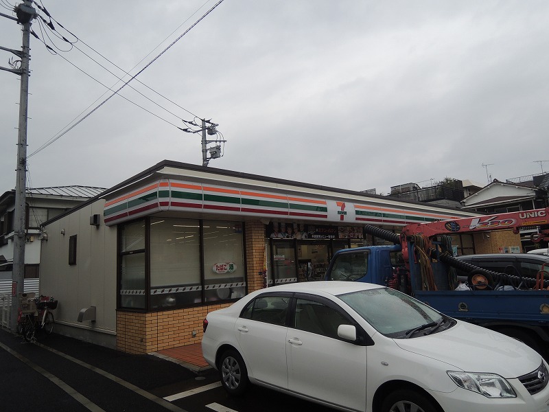 コンビニ　セブンイレブン（コンビニ）まで261m