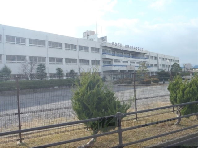 中学校　守山中学校（中学校）まで1200m