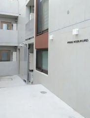 エントランス　落ち着いたエントランスです