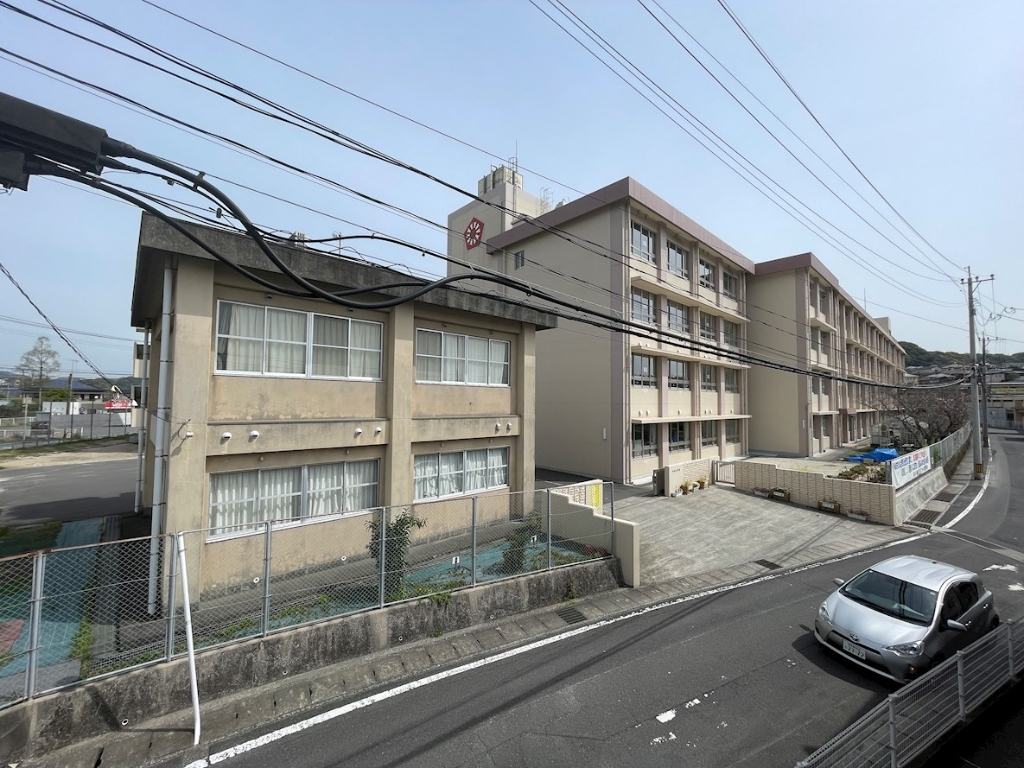 小学校　鹿児島市立中山小学校（小学校）まで838m