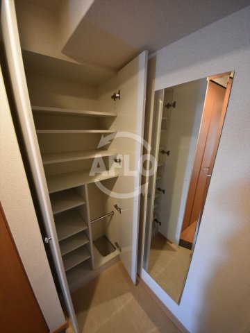 収納　プレサンス本町リアルシティ　シューズボックス・姿見