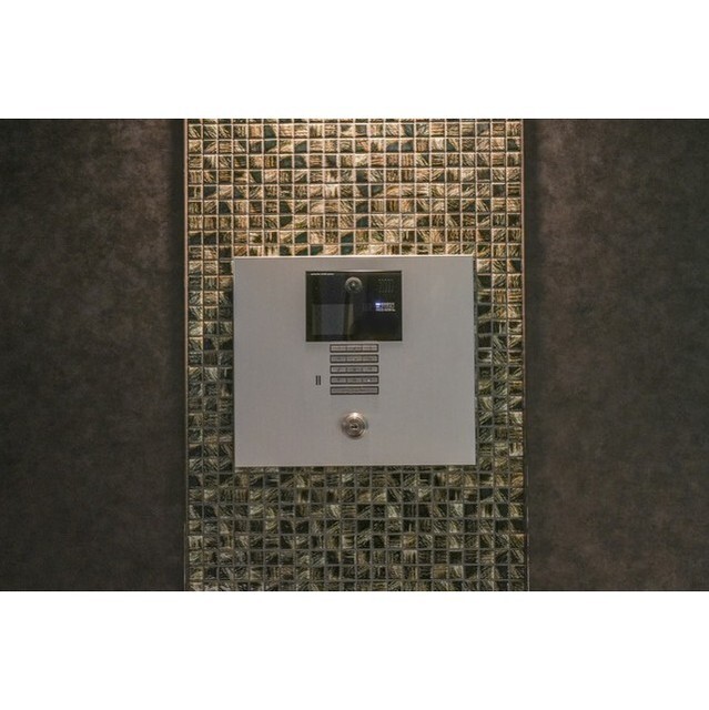 ロビー　オートロック