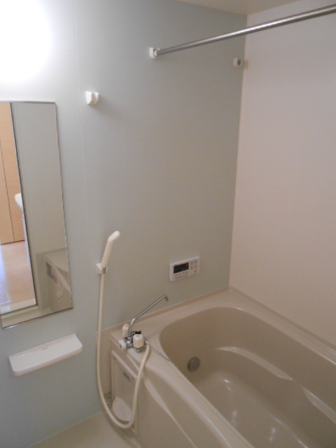 バス・シャワールーム　追焚機能付浴槽・浴室乾燥機完備