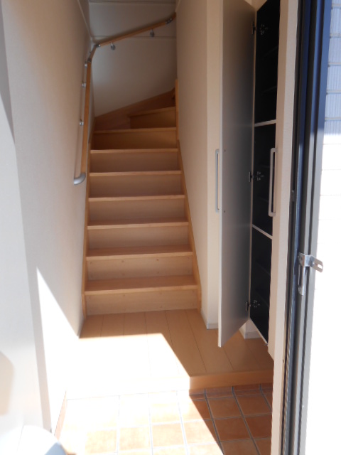 玄関　天井高シューズクローゼット完備