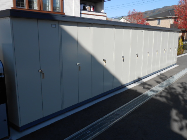 その他設備　各戸個別の屋外物置完備（冬用タイヤ等収納可能）