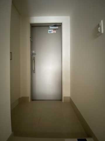 玄関　コンフォリア東池袋WEST　反転タイプです。