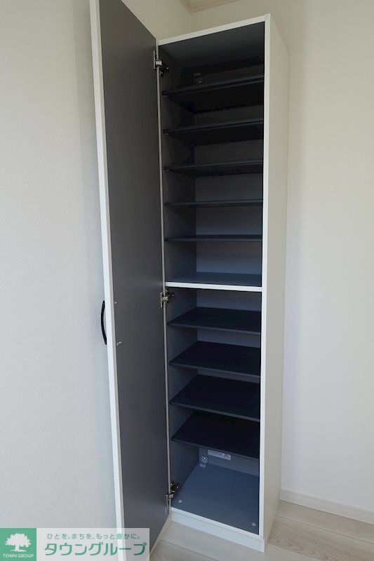 玄関　シューズボックスは棚の高さが調節可能でブーツも入ります！