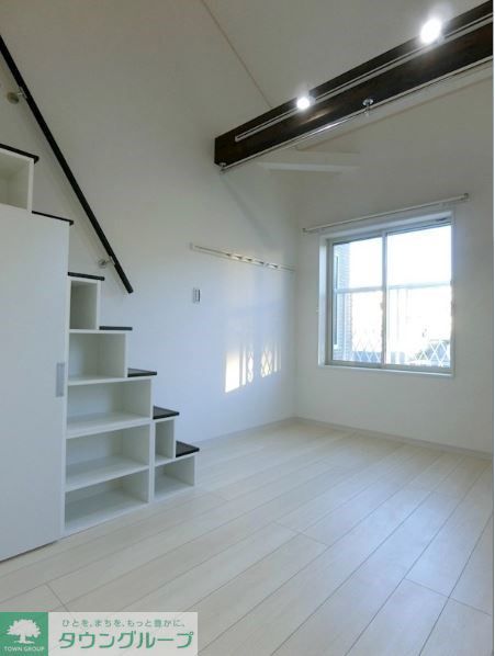 居室・リビング　天井が高く開放感があります！