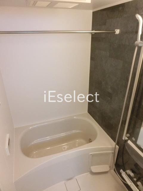 バス・シャワールーム　浴室乾燥機付きバスルームです