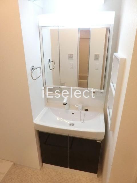 洗面設備　朝の忙しい時間に便利な洗髪化粧台！