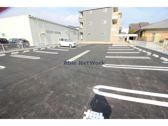 駐車場　駐車場