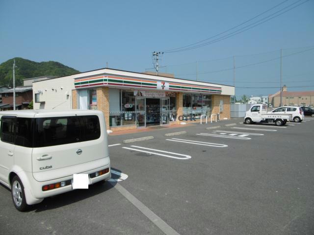 コンビニ　セブンイレブン小松島中田町店（コンビニ）まで551m