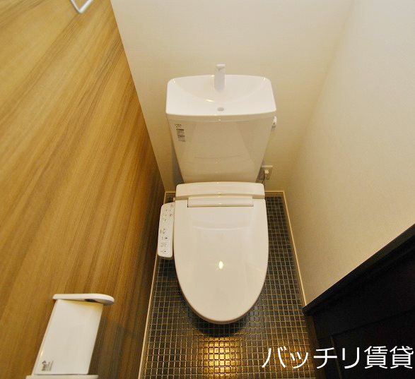 トイレ　※同型タイプの為、現状を優先いたします。
