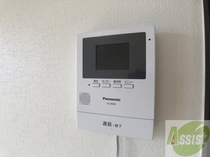 その他　ＴＶモニター付インターホンです。来客者の顔が見えるので安心！