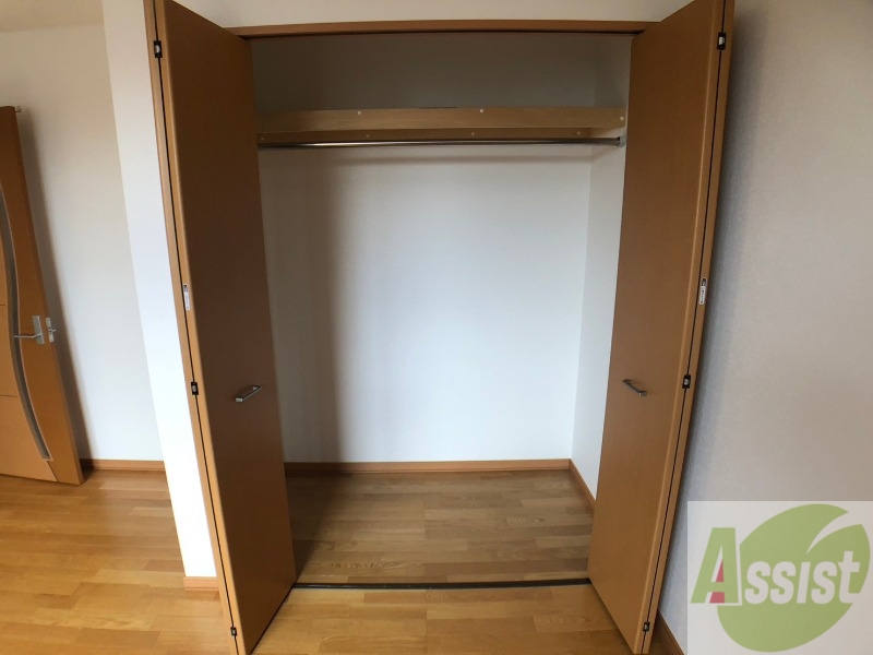 収納　クローゼットは奥行きもあり、荷物が多い方でも安心です。