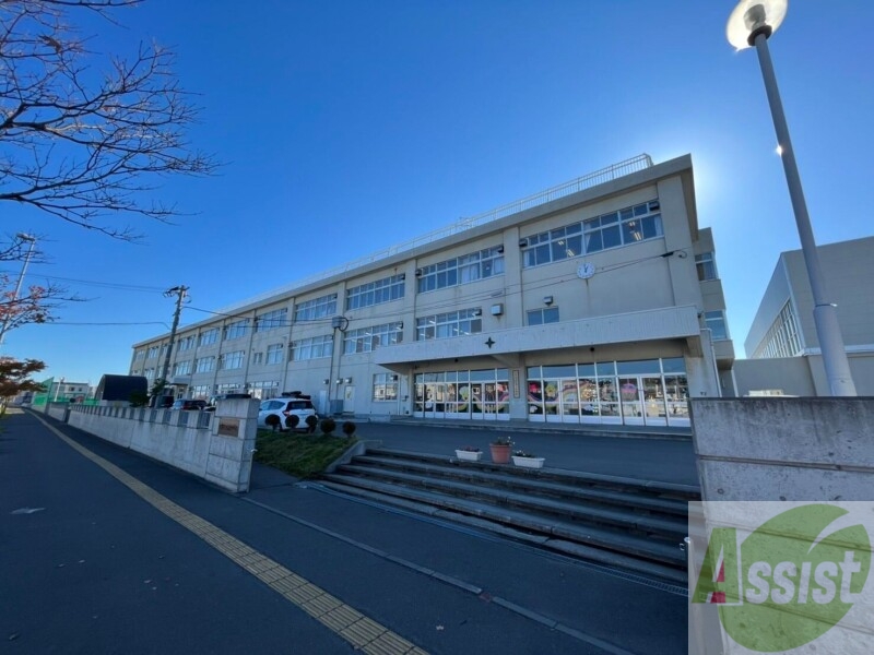中学校　札幌市立札苗北中学校（中学校）まで504m