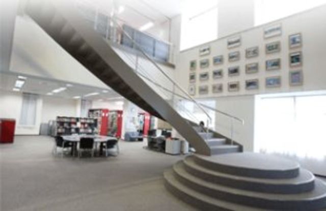 図書館　多摩大学図書館（図書館）まで738m