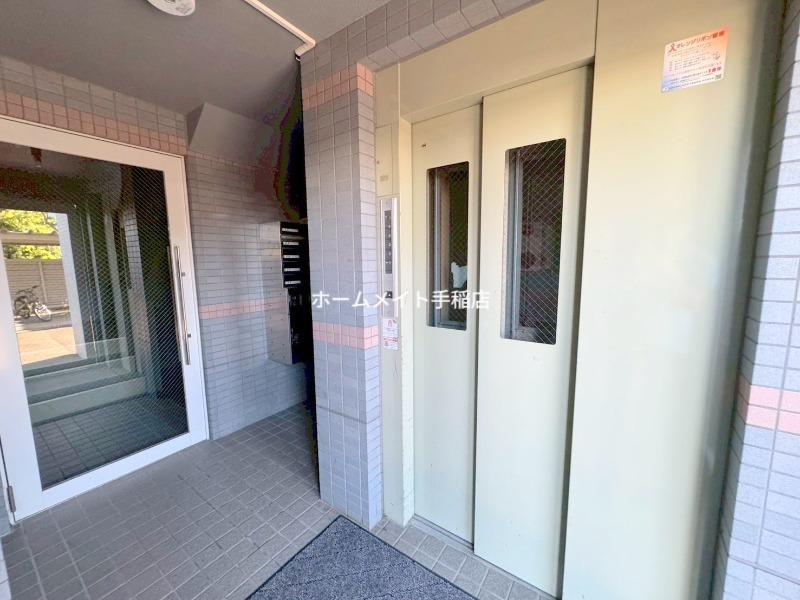 エントランス　エレベーター、宅配ボックス付きです！