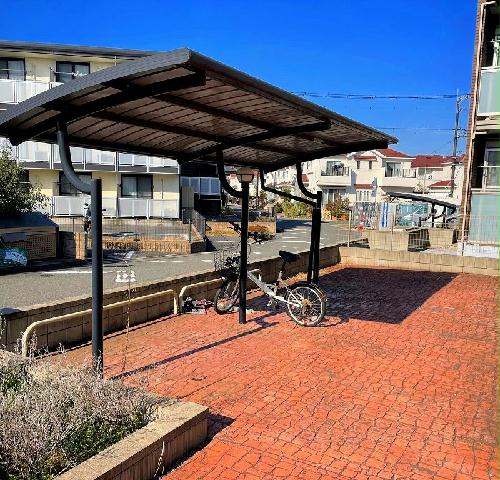 その他共有部分　屋根付き駐輪場完備