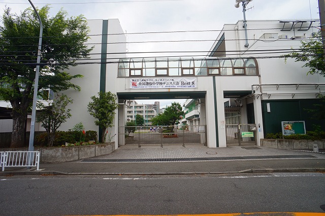中学校　横浜市立岡野中学校（中学校）まで182m