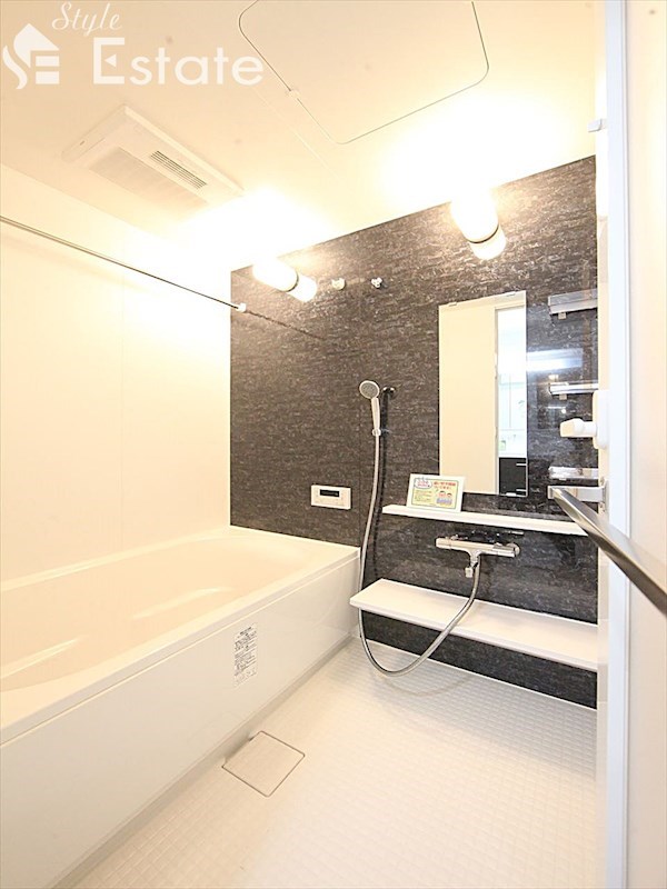 バス・シャワールーム　バスルーム