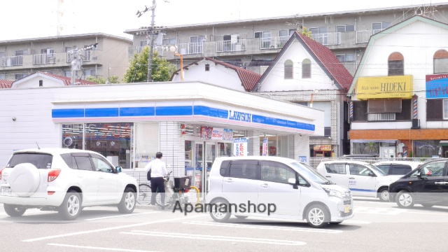 コンビニ　ローソン高知高須店（コンビニ）まで388m