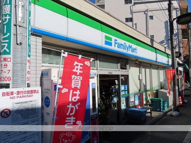 コンビニ　ファミリーマート中板橋駅前店（コンビニ）まで105m